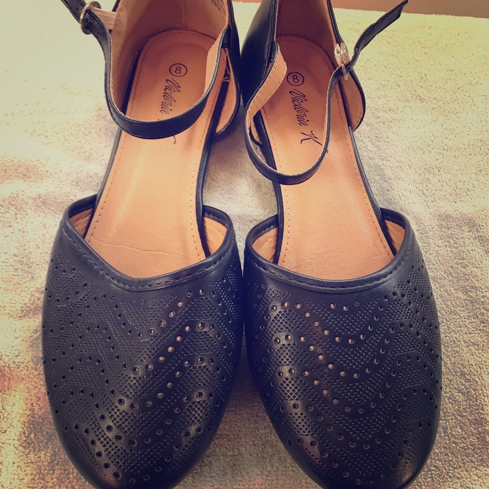 Flat shoes